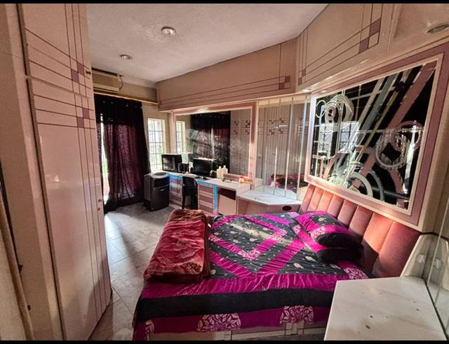 7 BEDROOM HOUSE FOR SALE IN LAUDIUM